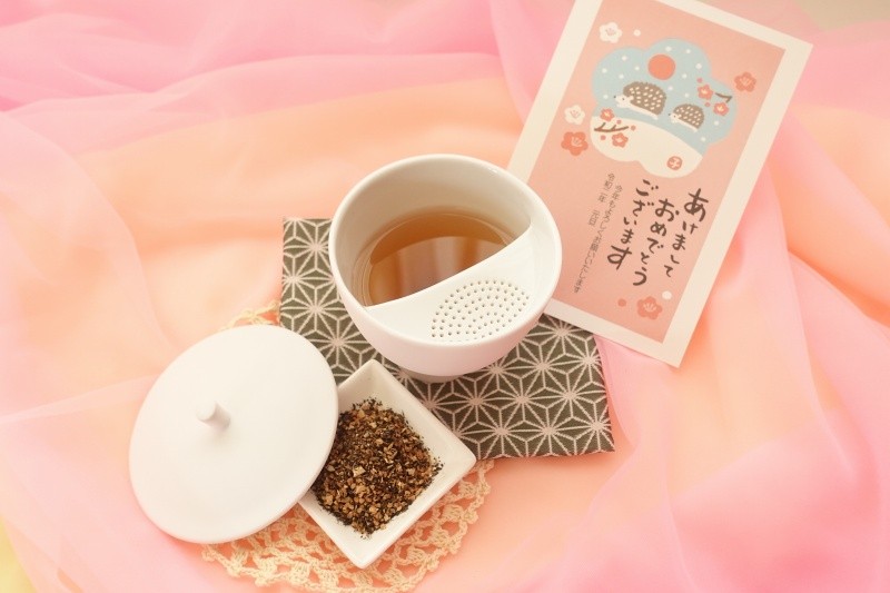 年賀状と生姜ほうじ玄米茶